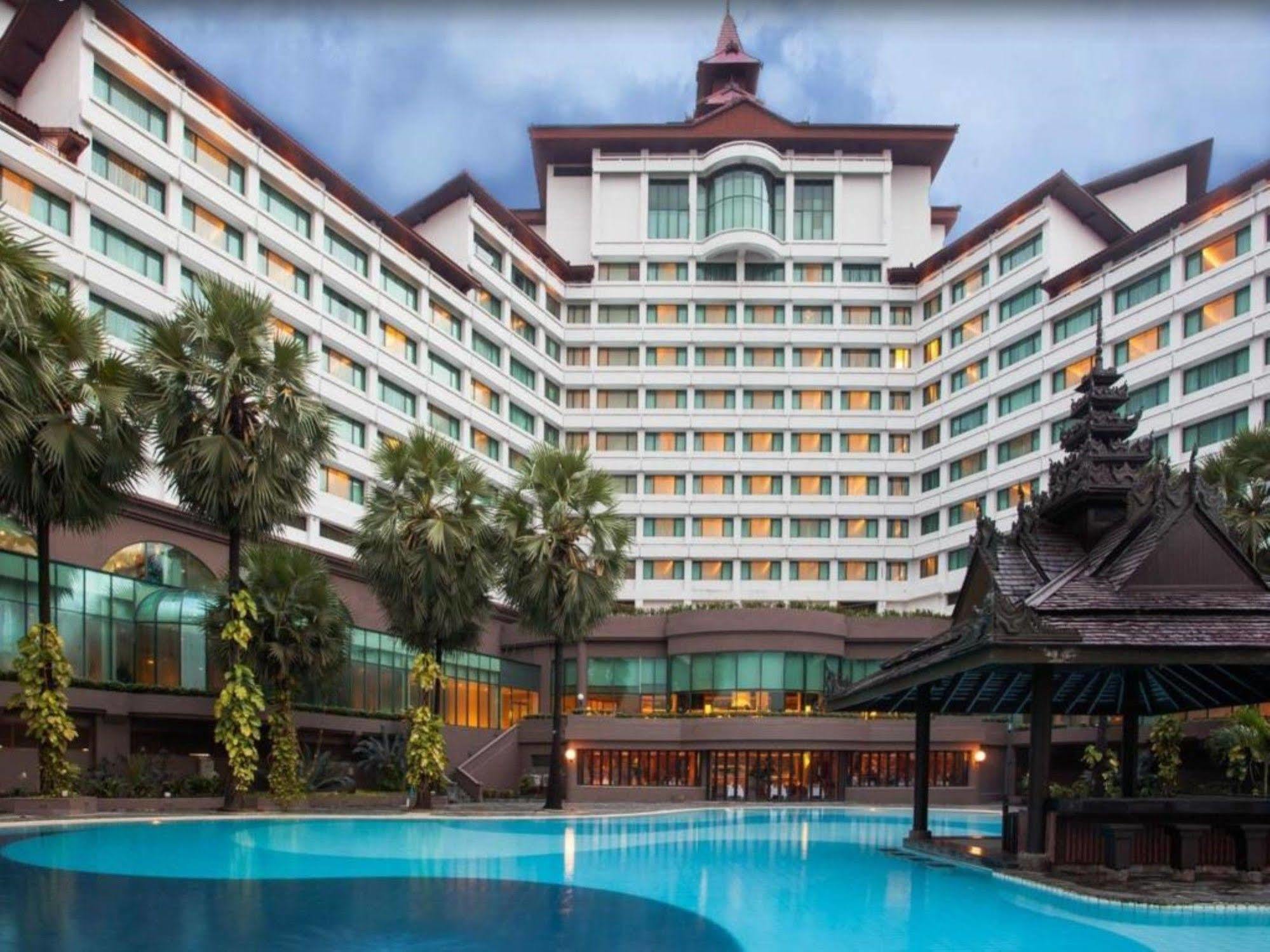 Sedona Hotel Yangon Exterior foto