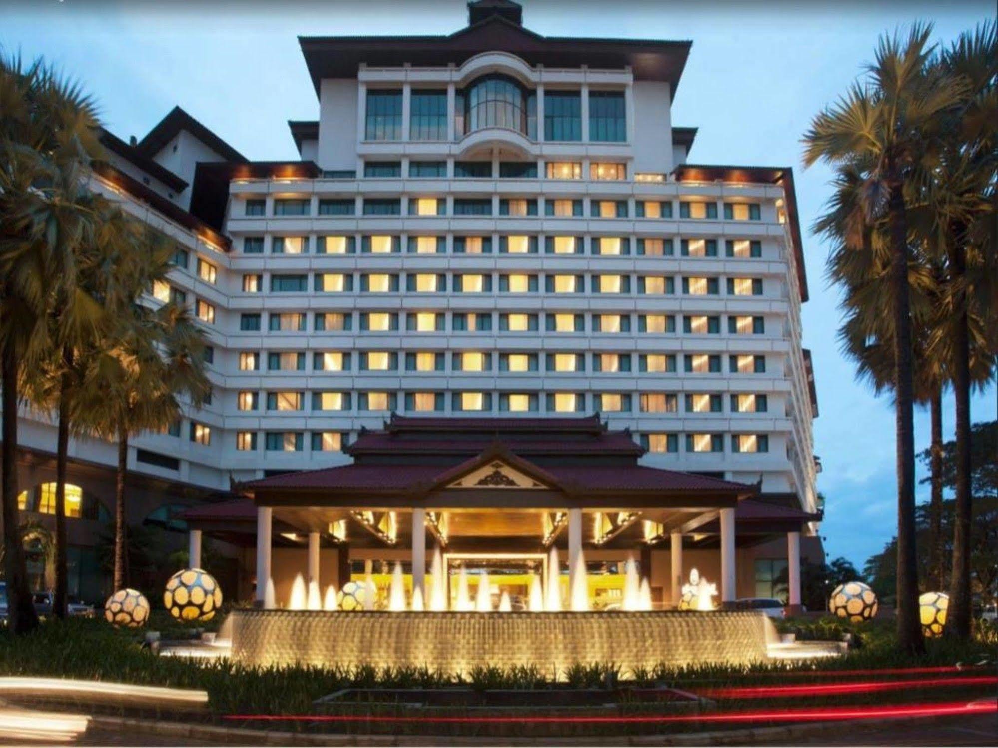 Sedona Hotel Yangon Exterior foto